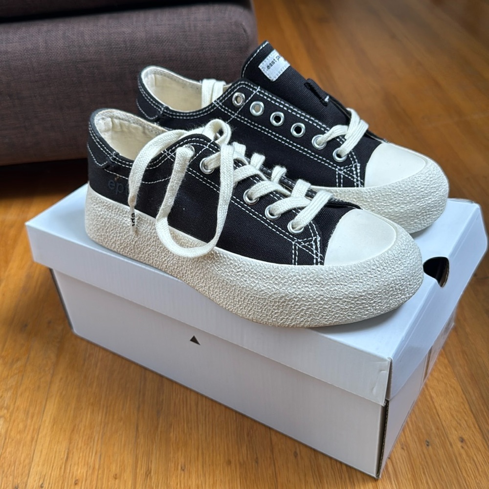 NWT EPT dive vintage sneakers